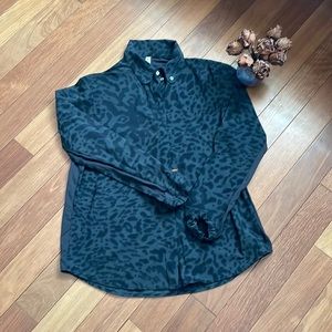 Lululemon women’s active button down shirt